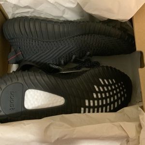 YEEZY BOOST 350 V2 BLACK,  SIZE US 7 MEN